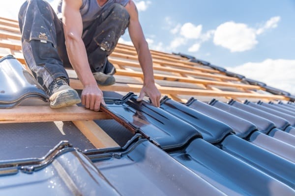 roofer-installing-tiles